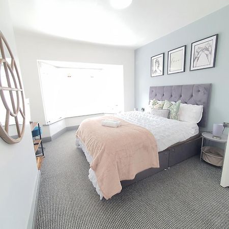 Only Family Groups - Pets Stay For Free - Sleeps 8 - Sofabed Blackpool Exterior photo