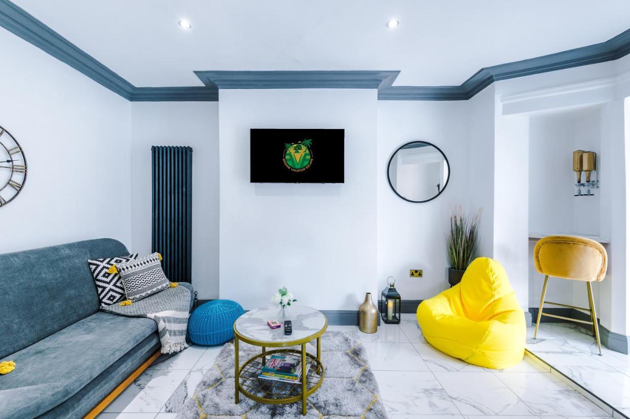 Only Family Groups - Pets Stay For Free - Sleeps 8 - Sofabed Blackpool Exterior photo