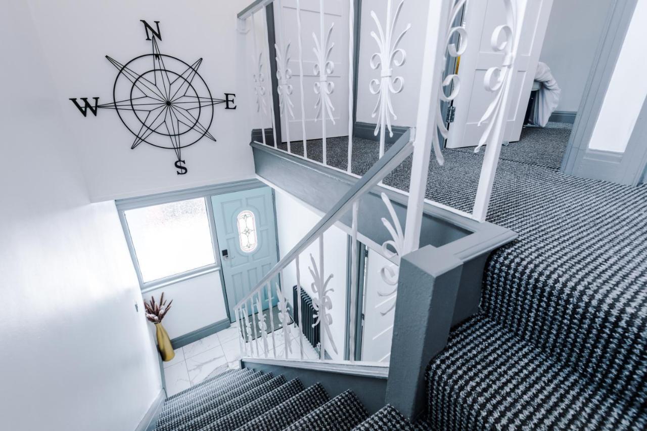 Only Family Groups - Pets Stay For Free - Sleeps 8 - Sofabed Blackpool Exterior photo