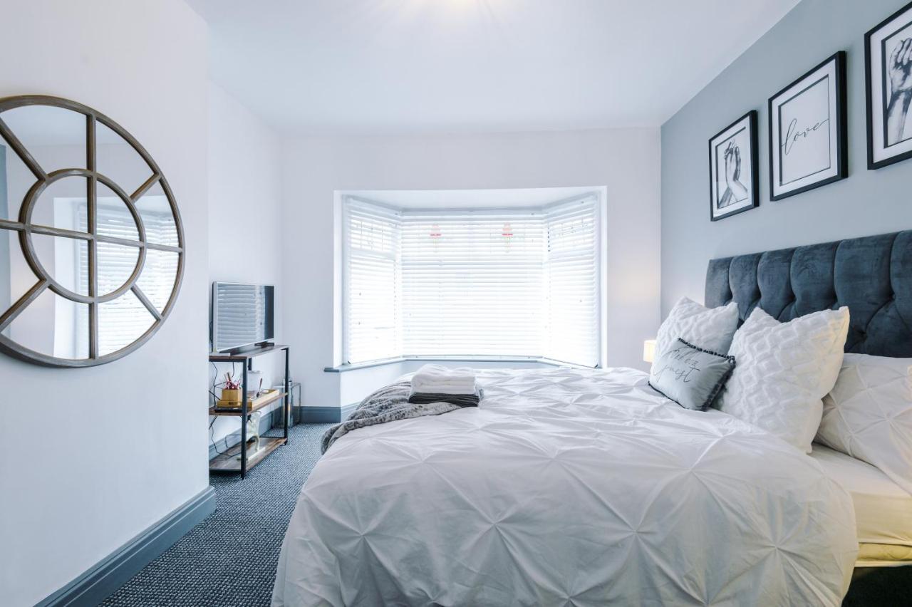 Only Family Groups - Pets Stay For Free - Sleeps 8 - Sofabed Blackpool Exterior photo