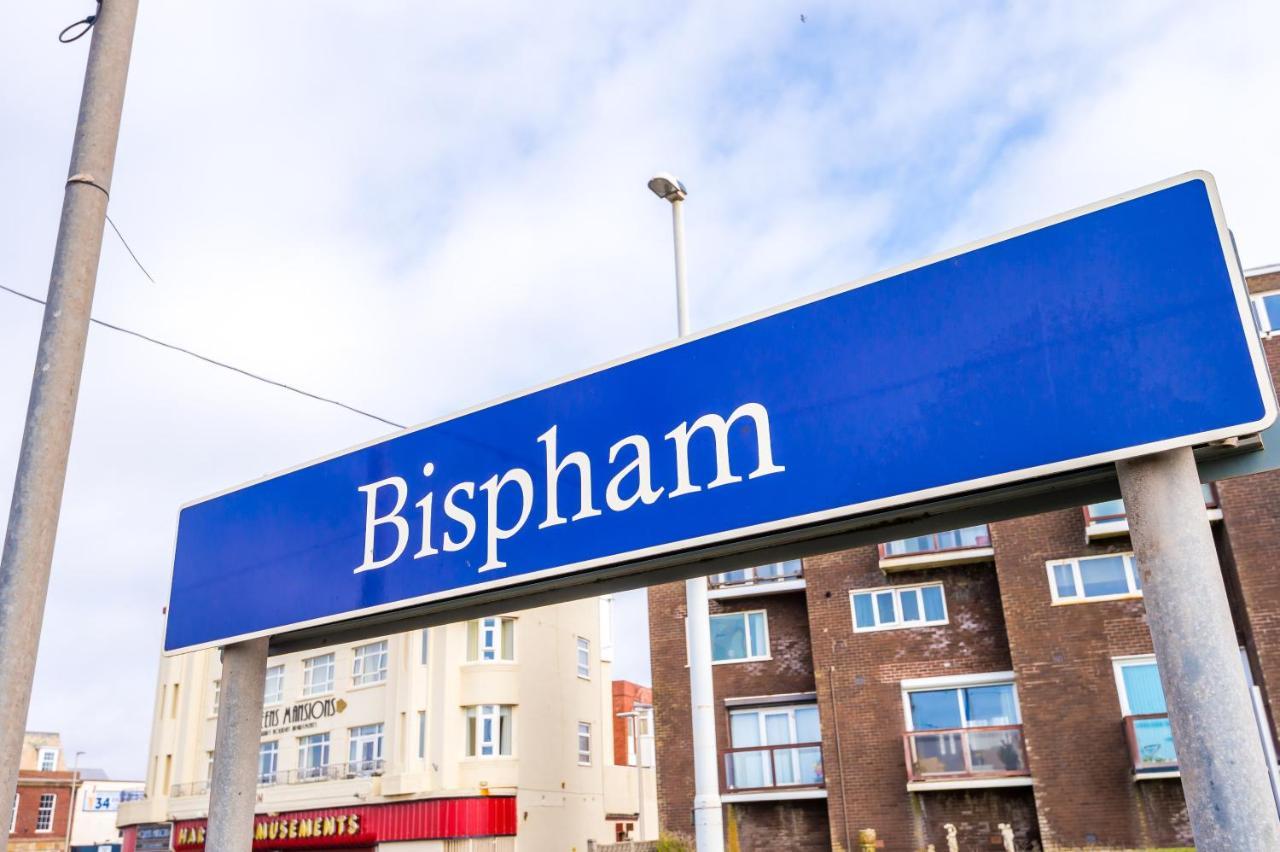 Only Family Groups - Pets Stay For Free - Sleeps 8 - Sofabed Blackpool Exterior photo