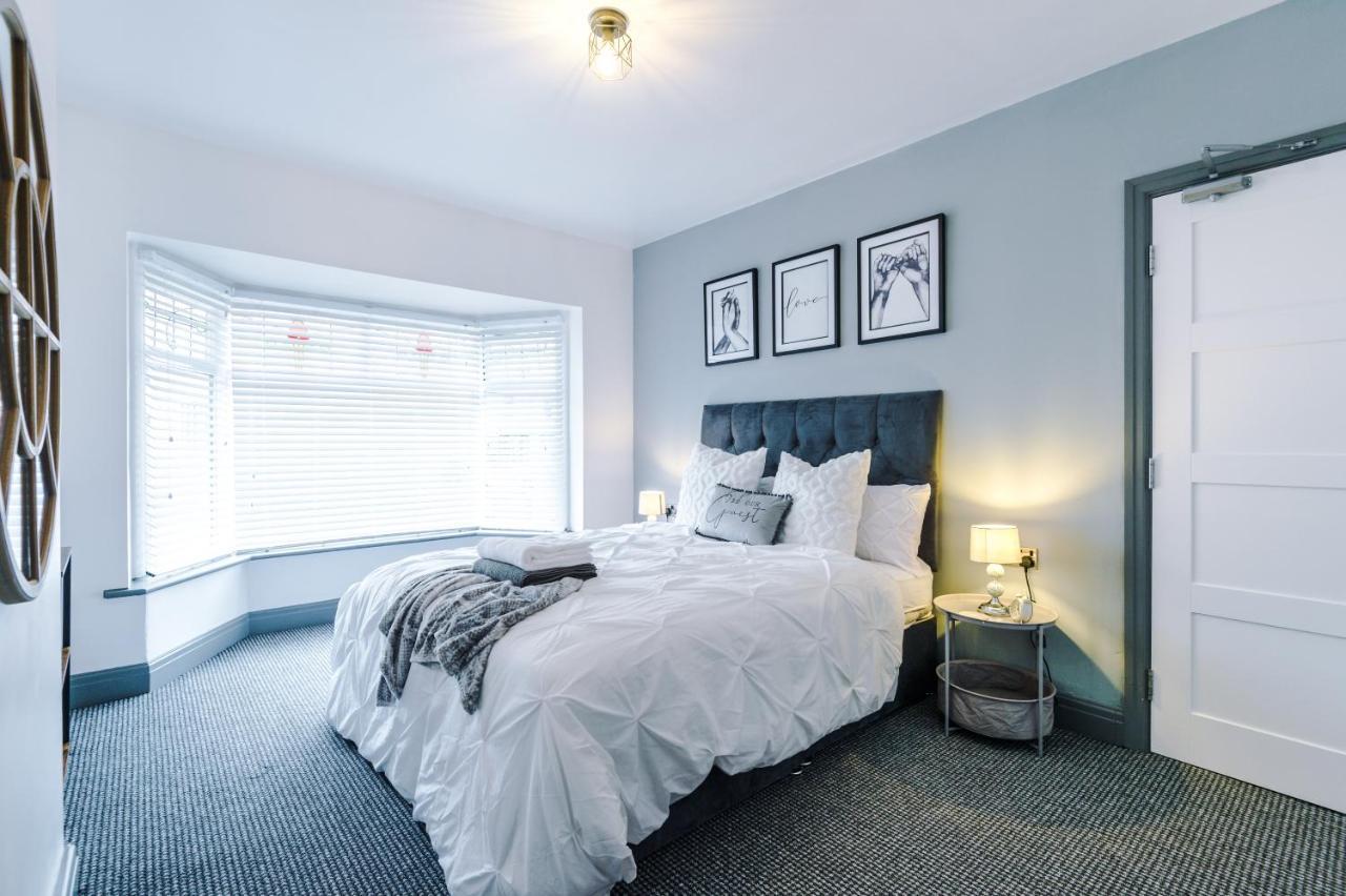 Only Family Groups - Pets Stay For Free - Sleeps 8 - Sofabed Blackpool Exterior photo