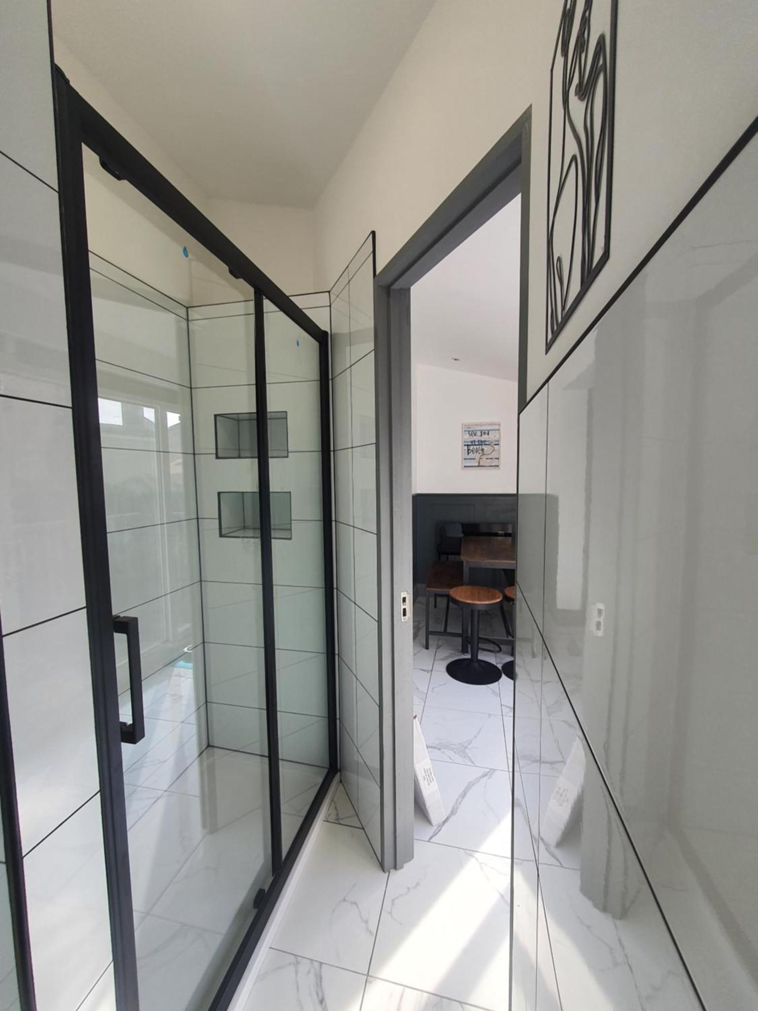 Only Family Groups - Pets Stay For Free - Sleeps 8 - Sofabed Blackpool Exterior photo