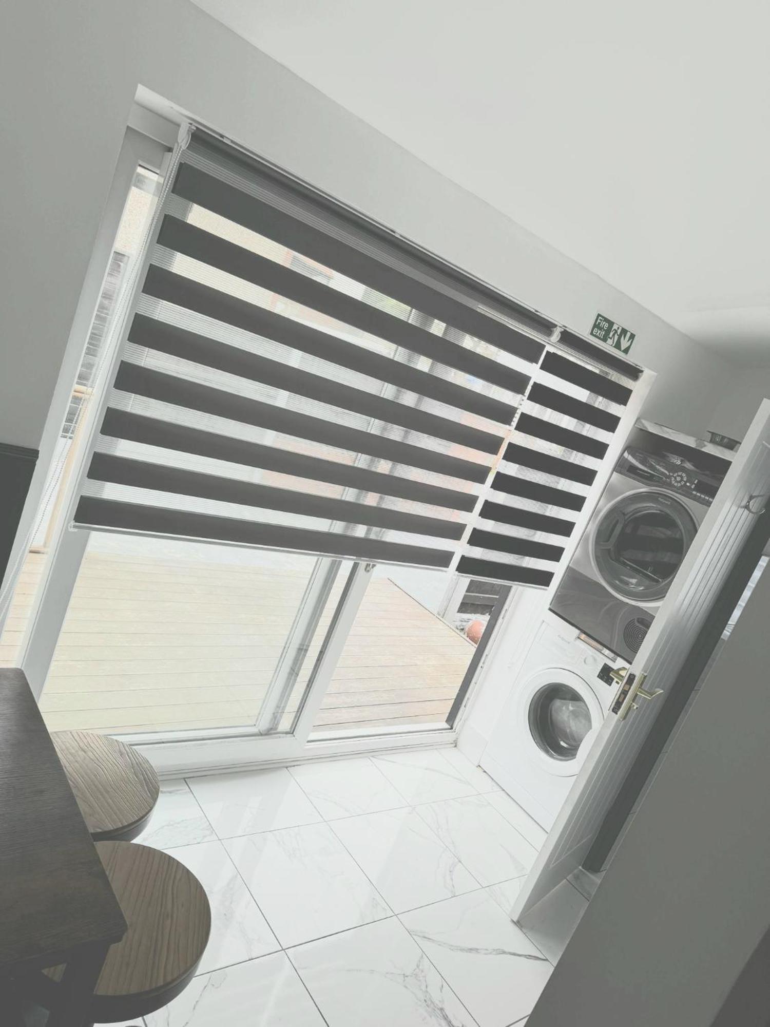 Only Family Groups - Pets Stay For Free - Sleeps 8 - Sofabed Blackpool Exterior photo