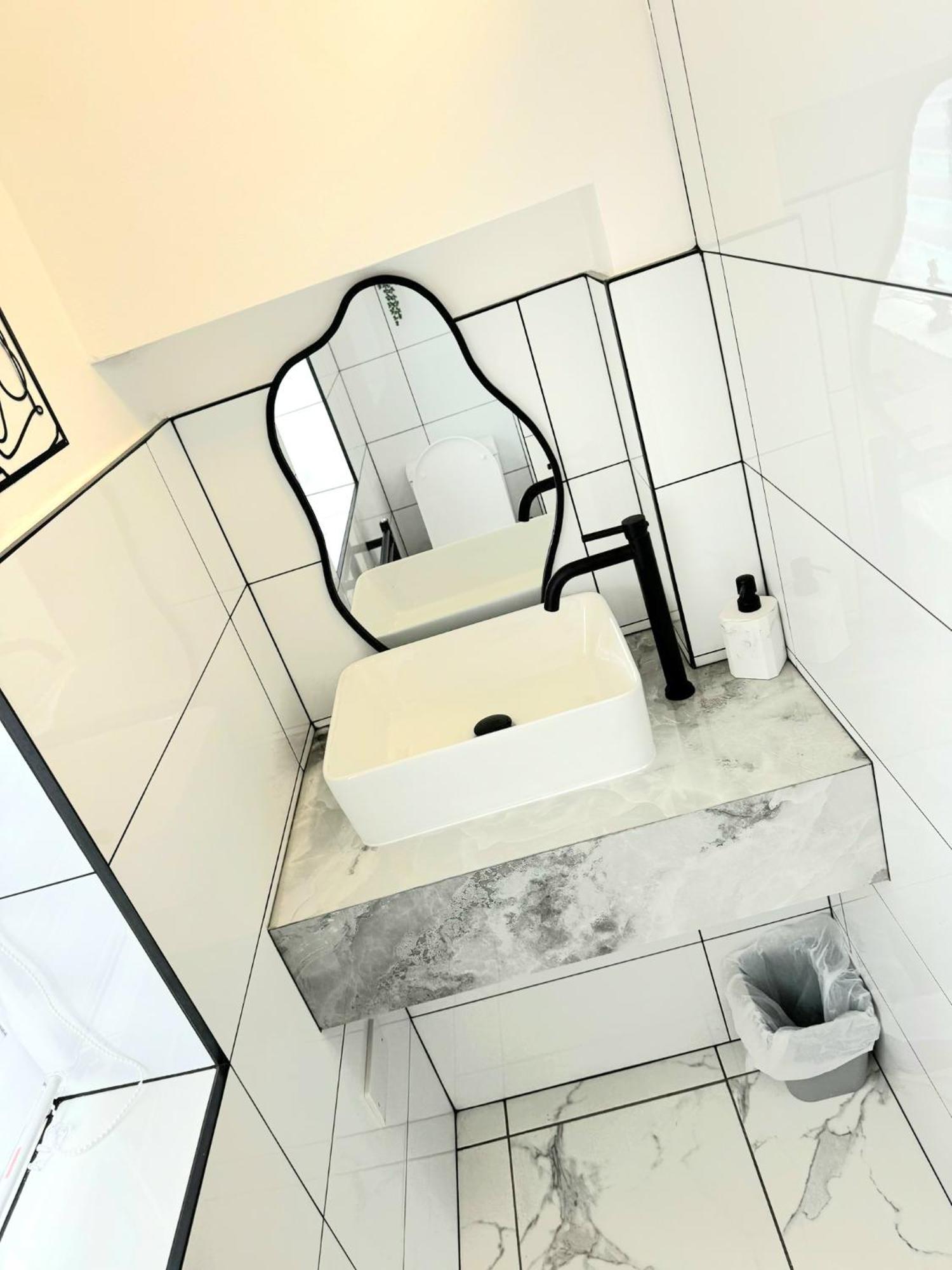 Only Family Groups - Pets Stay For Free - Sleeps 8 - Sofabed Blackpool Exterior photo