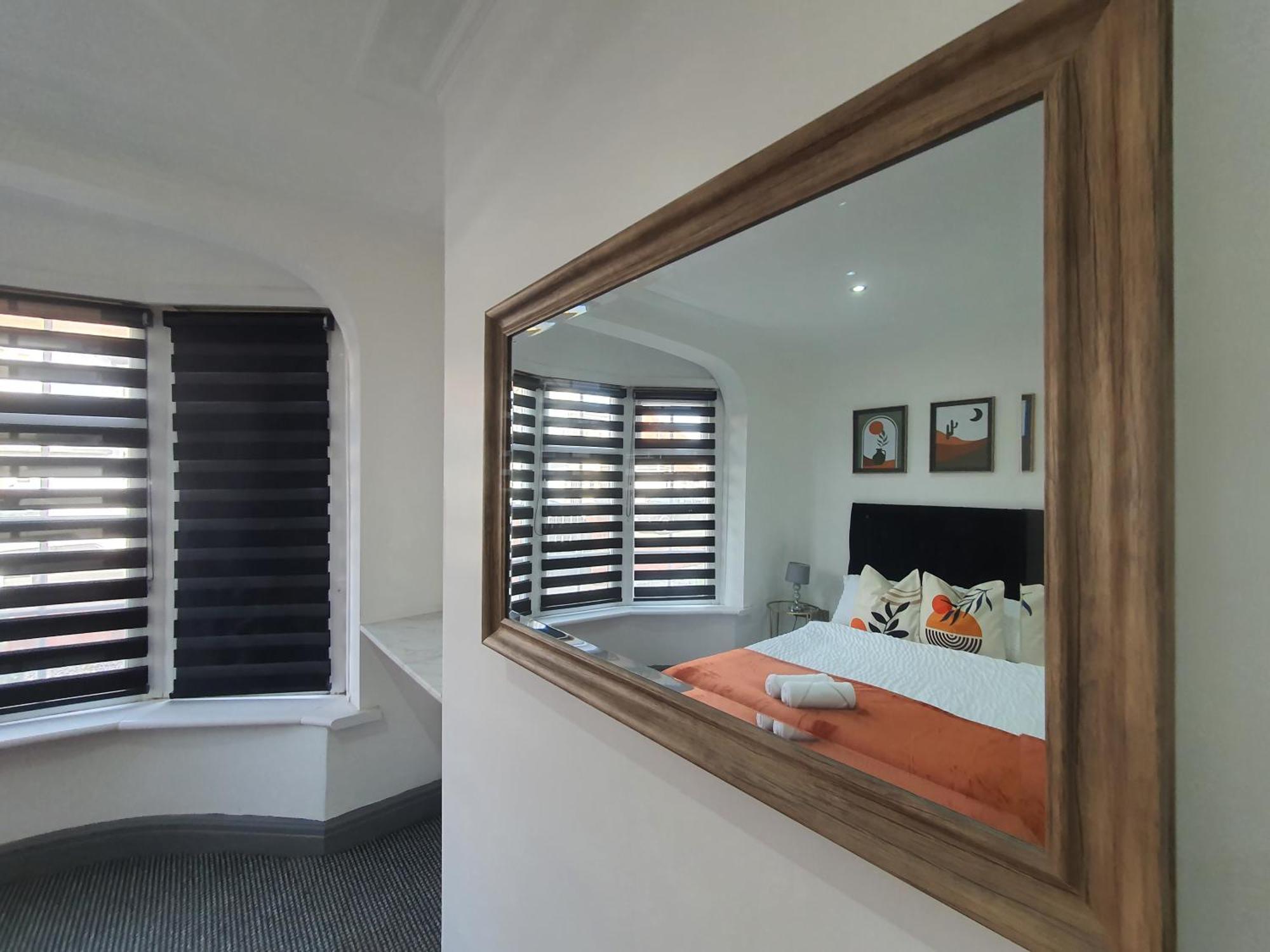 Only Family Groups - Pets Stay For Free - Sleeps 8 - Sofabed Blackpool Exterior photo